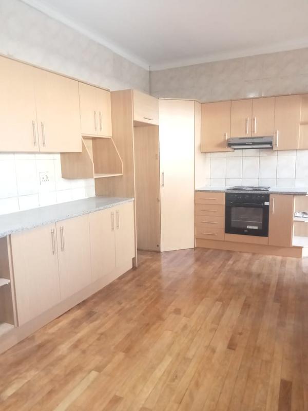 To Let 4 Bedroom Property for Rent in Goodwood Central Western Cape